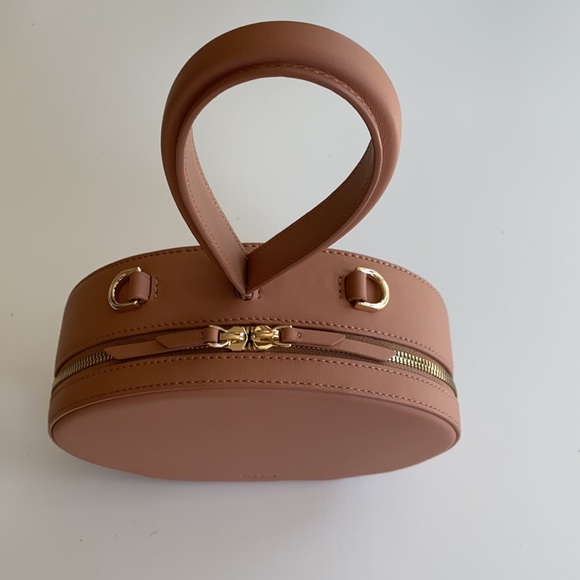 CAFUNÉ Caramel Leather Egg Bag - Picture 4 of 16